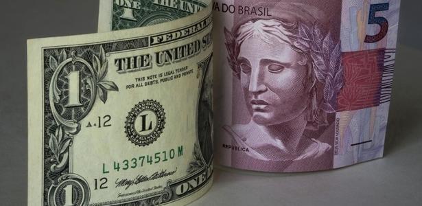 Dólar cai pela 6ª sessão e fica abaixo de R$5,45 sob influência do exterior