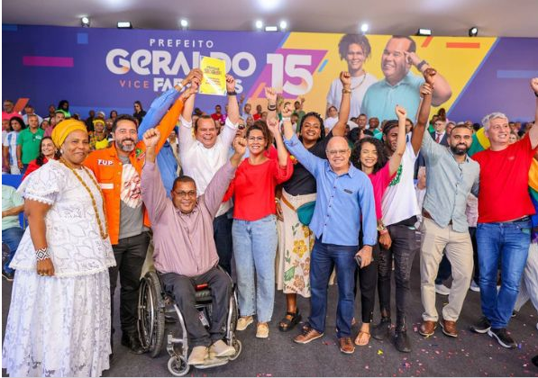 Representantes da sociedade civil entregam documento final com propostas à chapa de Geraldo