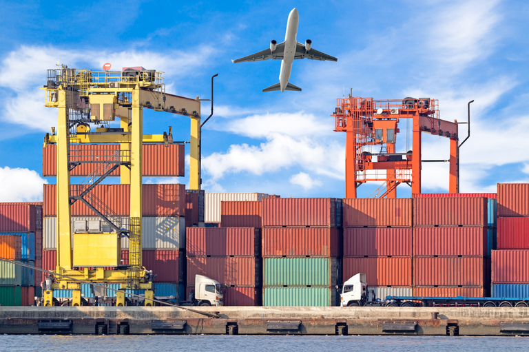 Superávit comercial do Brasil despenca 50% em agosto, para US$4,8 bi, diz MDIC