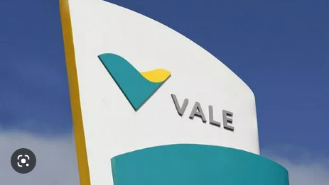 Ibovespa avança 1% puxado por Vale e Itaú; Azul dispara