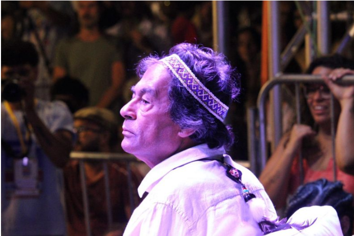 Ilhéus: Ailton Krenak condena massacre palestino e ironiza COP30 na Amazônia