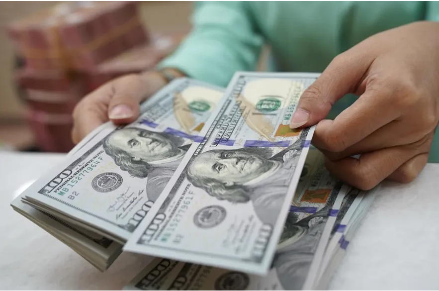 BC leiloará US$ 4 bi de reservas internacionais para segurar dólar