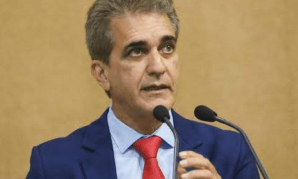 Robinson Almeida se solidariza com trabalhadores da Coelba contra cortes de direitos.