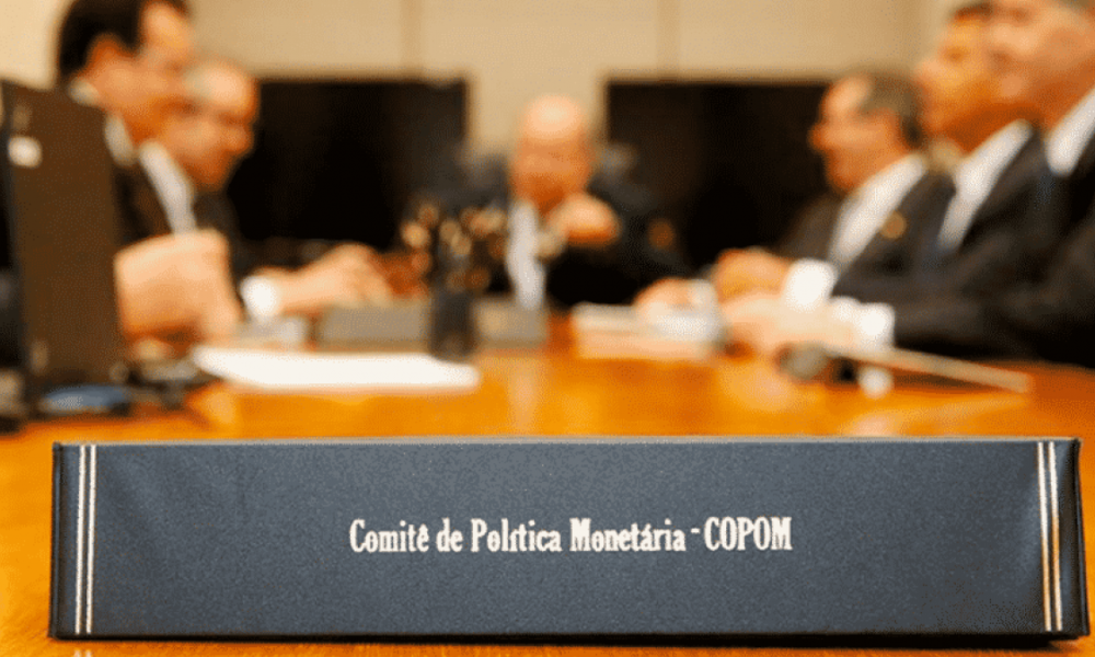 Projeção para inflação de 2025 desacelera em semana de Copom; segundo o Focus