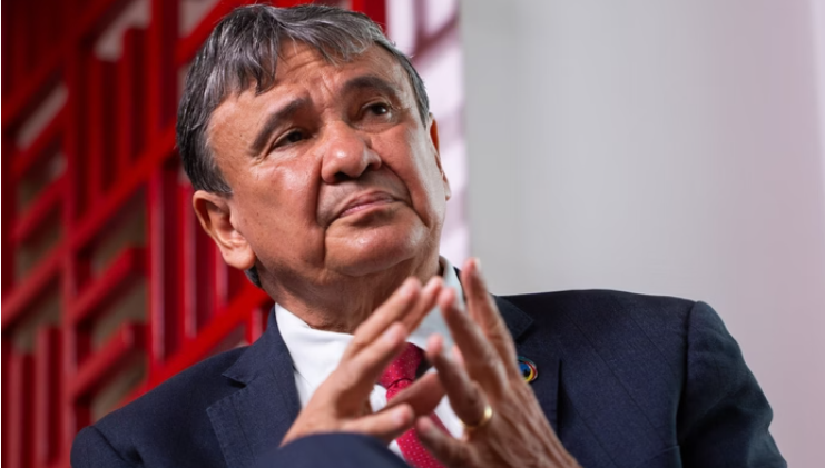 Ministro com vaga cobiçada por Centrão e PT brinca: “Ainda estou aqui”