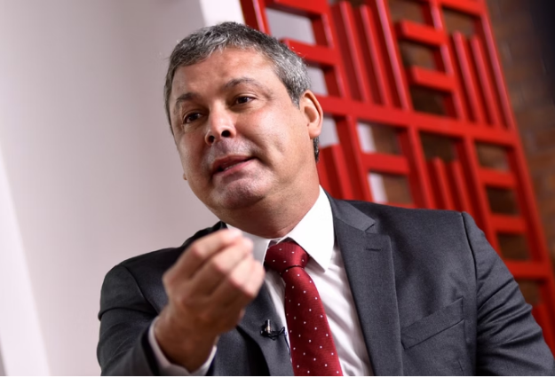 Líder do PT entregará dossiê sobre Eduardo Bolsonaro à Polícia Federal