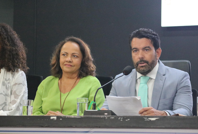 Aladilce pede ao MPE que promova audiência pública