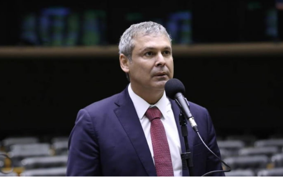 Lindbergh protocola petição no STF contra Jair e Flávio Bolsonaro