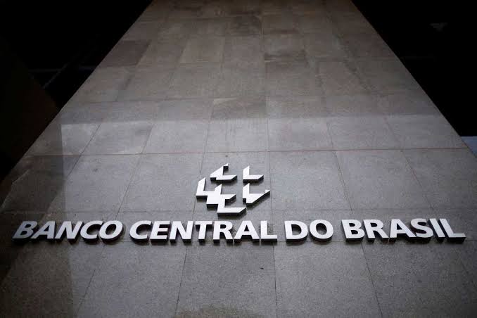 Dívida pública bruta do Brasil sobe a 77,6% do PIB em julho, acima do esperado