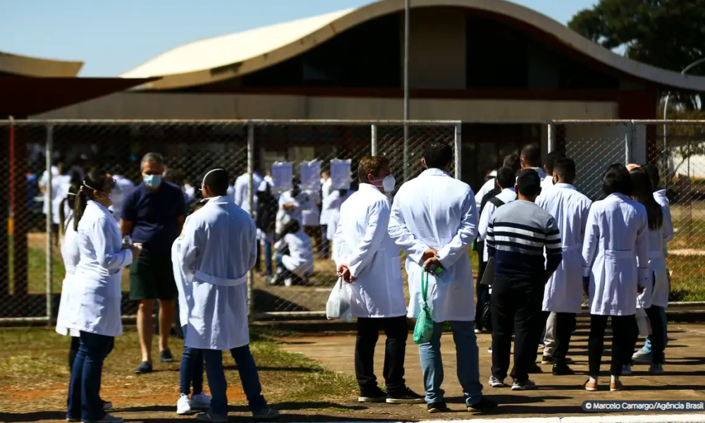 Revalida 2025/2: prazo para envio de diploma médico começa hoje