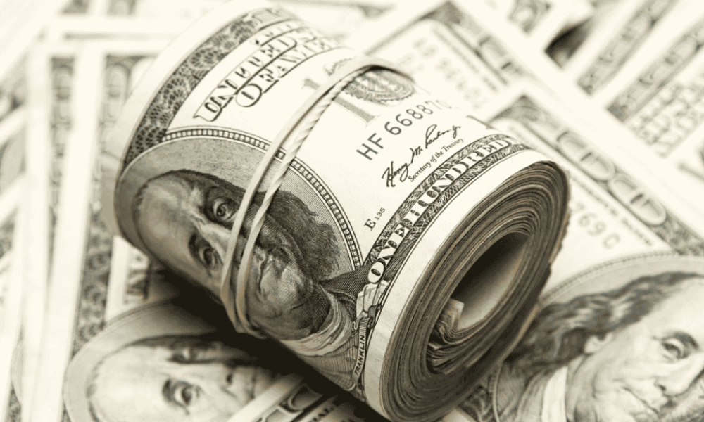 Dólar perde força e fecha em leve queda a R$ 5,29 com commodities e crescente aposta de manutenção dos juros nos EUA