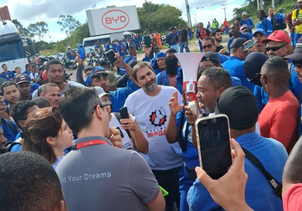Camaçari: Operários da BYD na Bahia fazem paralisação por melhores condições de trabalho