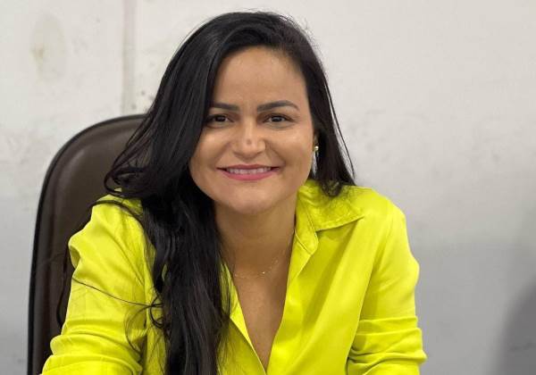 Lauro de Freitas: Prefeita Débora Régis mantém licitação de monitoramento viário após negativa de suspensão