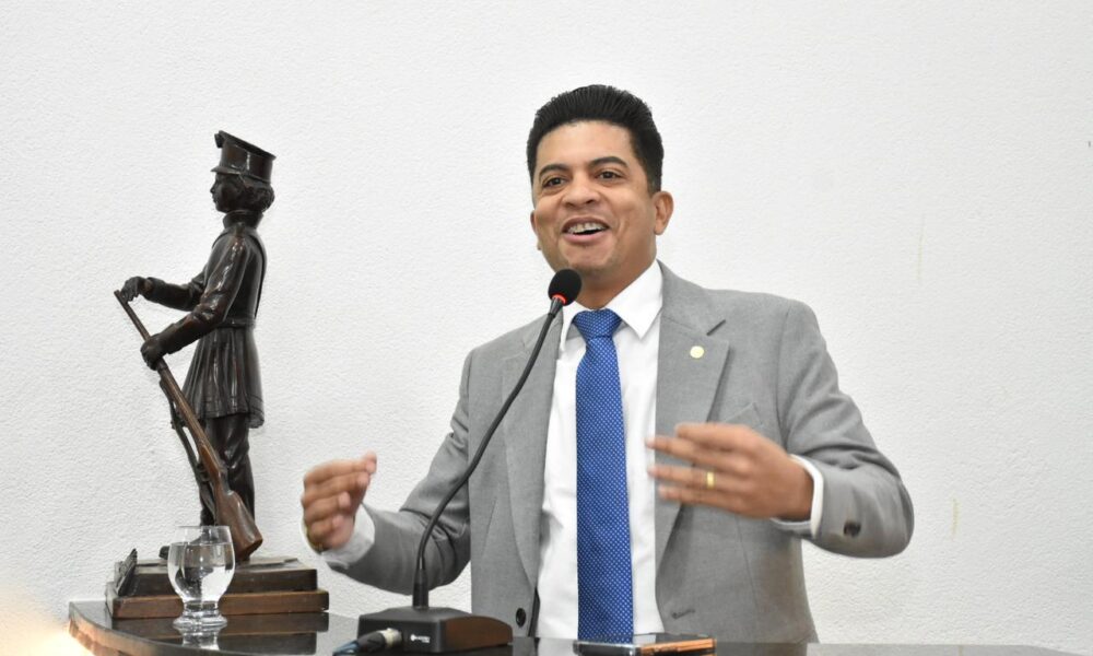 Ismael Bastos diz que há 11.300 terceirados e pede redução a José Ronaldo