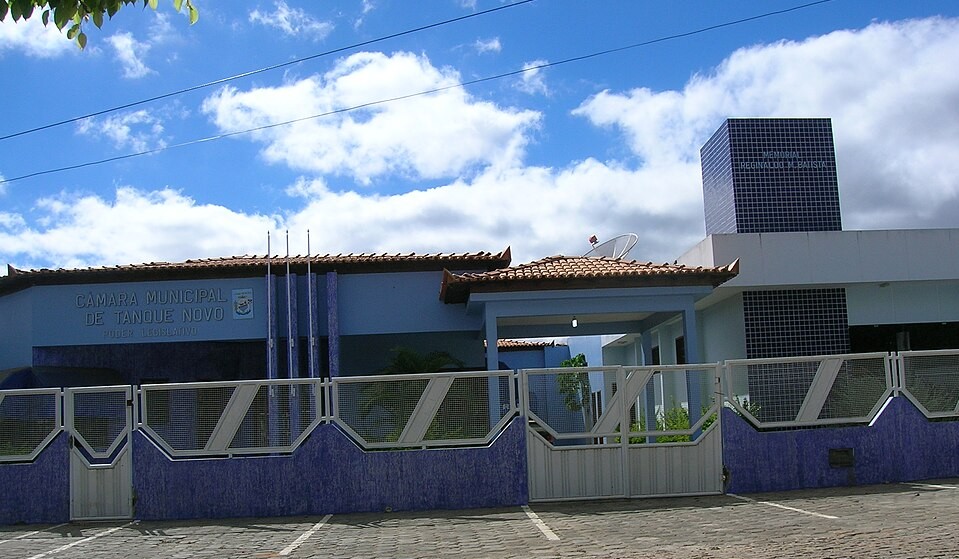 Tanque Novo: Câmara Municipal é alvo de investigação por suspeita de “funcionários fantasmas”