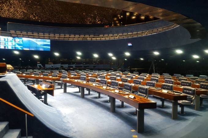 Câmara Federal: 39 vagas para duas federações e oito partidos