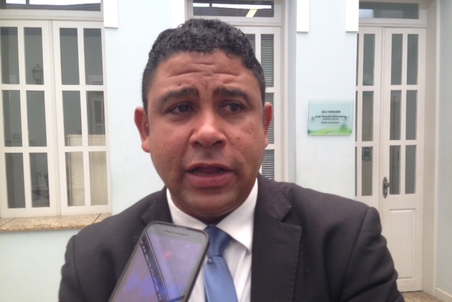 Tom monta alianças de olho no mandato de deputado estadual