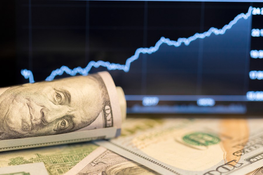 Dólar cai a R$ 5,16 com ‘casadão’ do BC e baixa do petróleo