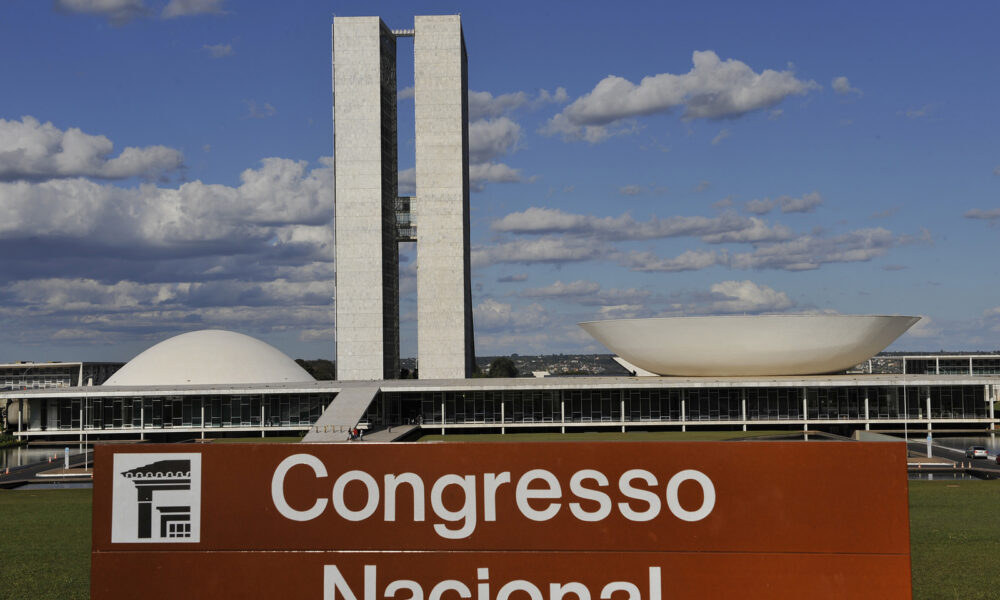 Congresso entra na última semana antes do recesso com fila de PECs