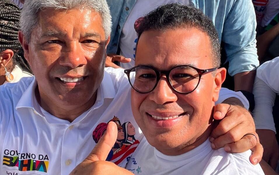 Silva Neto ao lado de Jerônimo Rodrigues prestigia o 2 de Julho