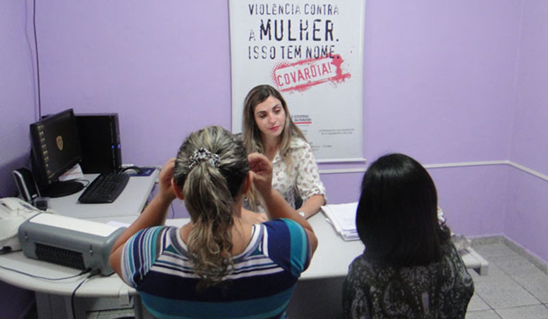 Comissão aprova entradas separadas para vítimas e agressores em delegacias e IMLs