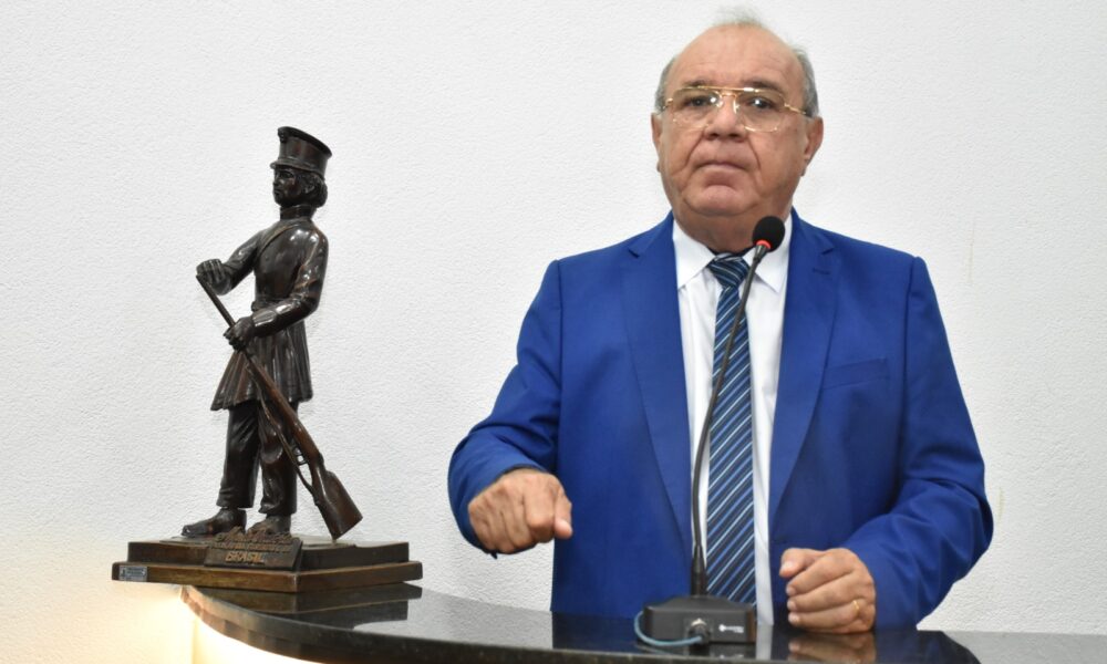 José Carneiro sai em defesa de Zé Ronaldo após críticas de Jerônimo sobre regulação e hospital municipal