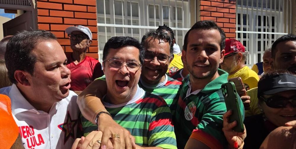 Feira de Santana: Fernando Torres participa de caminhada ao lado de Matheus de Geraldo Júnior