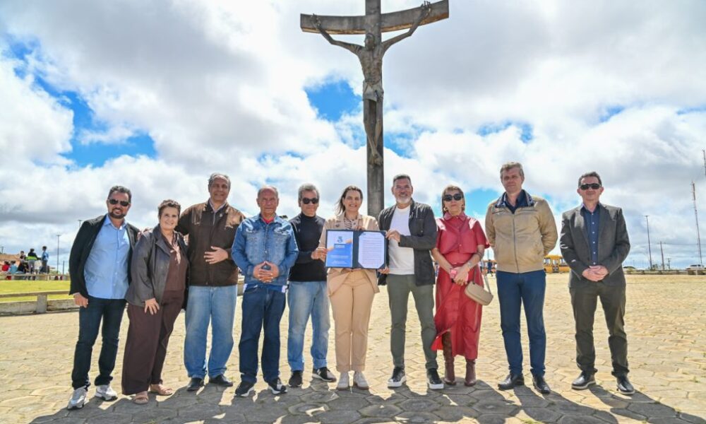 Conquista: Prefeitura oficializa tombamento do Cristo de Mário Cravo como Patrimônio Histórico e Artístico