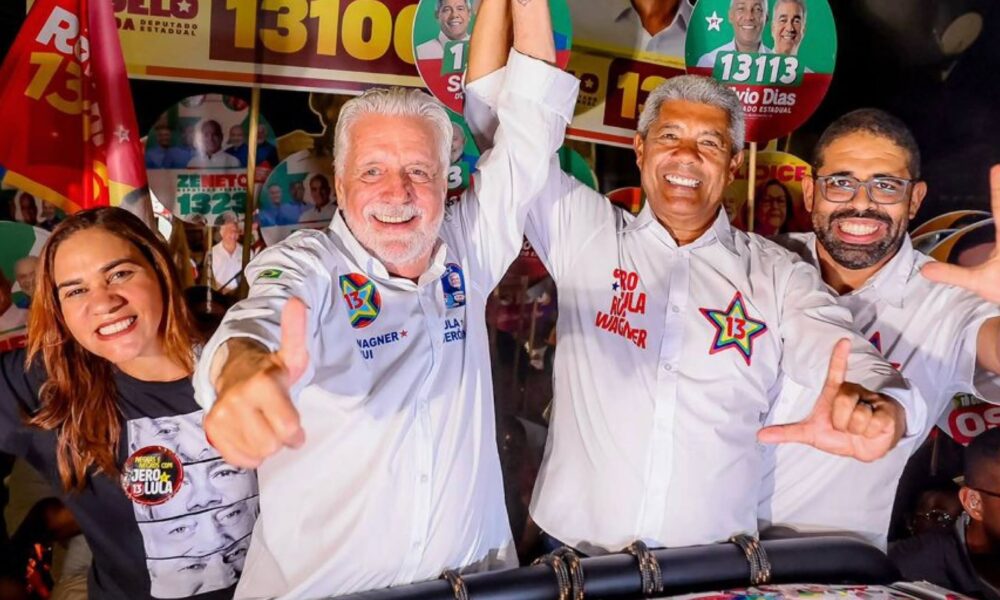 Feira de Santana: Multidão acompanha caminhada de Jerônimo Rodrigues no Feira IX