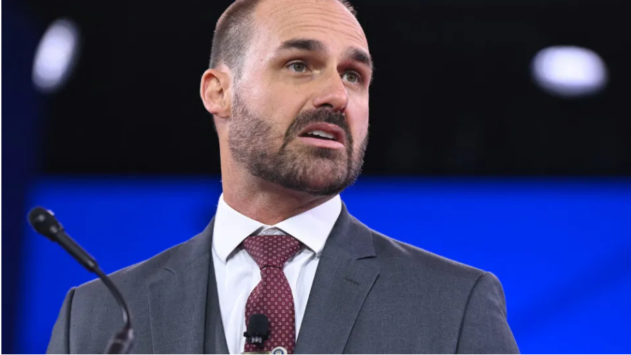 PF avalia pedir extradição de Eduardo Bolsonaro