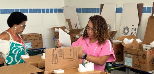TRE-BA recebe imprensa para mostrar preparação de local de votação para o 2º turno nesta sexta (23/10)