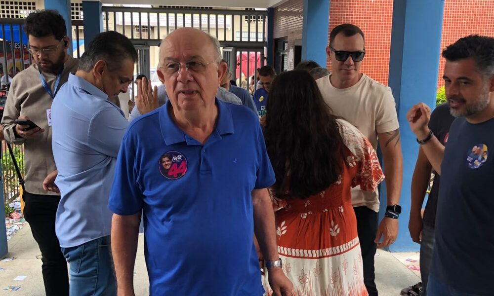 José Ronaldo vota em Feira e mantém confiança em ACM Neto